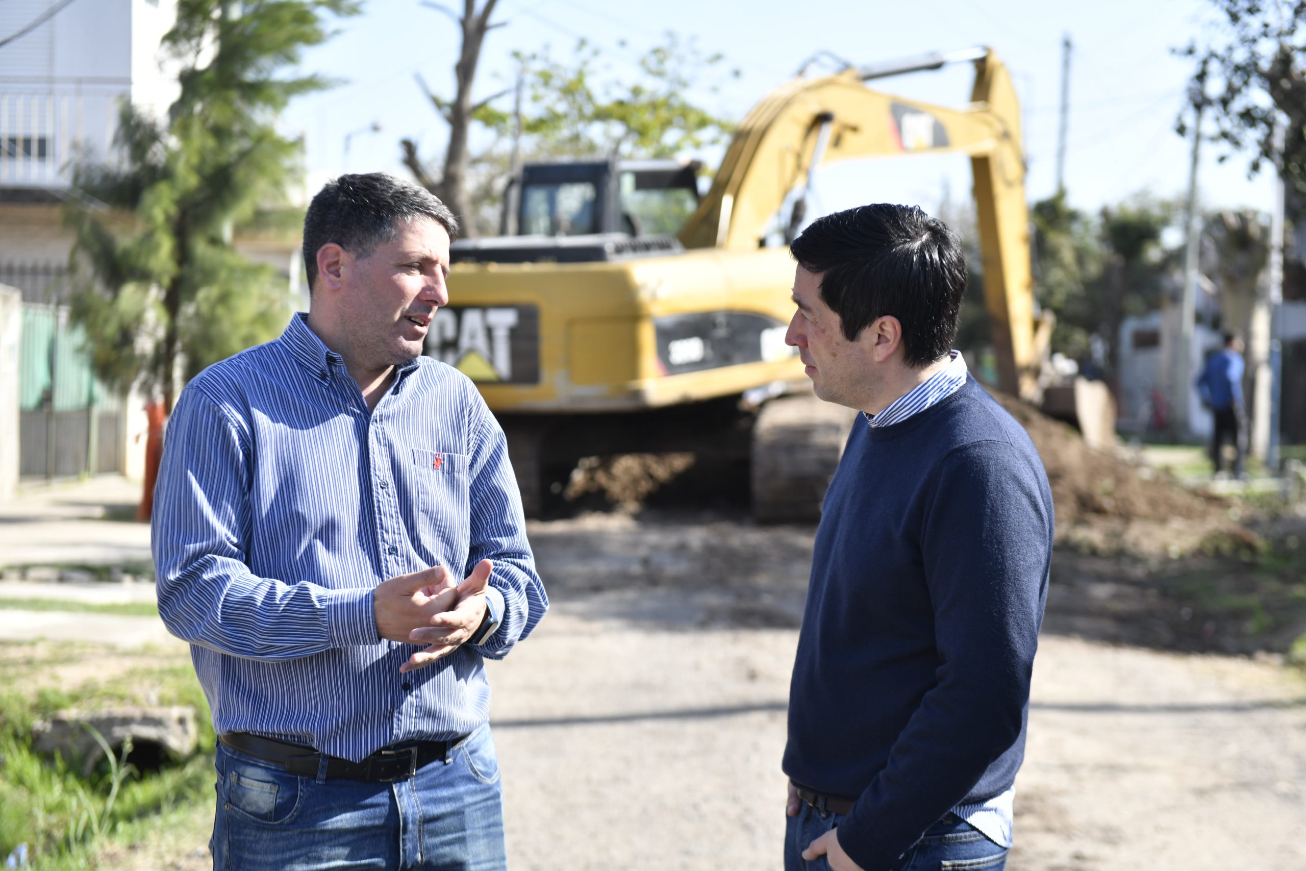 Leo Nardini inició una nueva obra de pavimentación en la ciudad de Villa de Mayo