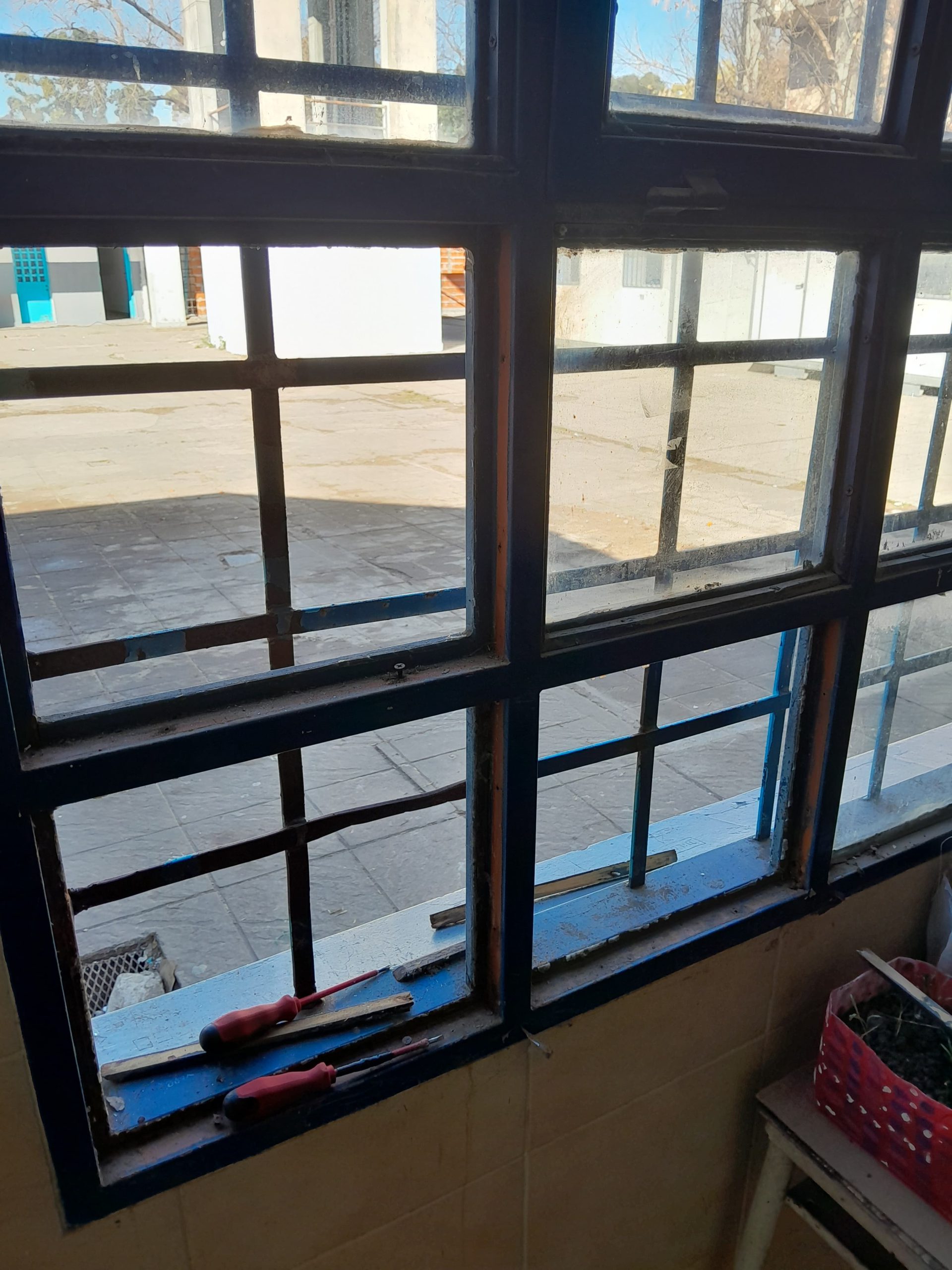 Reparación de techos y colocación de membranas y Policarbonatos en colegios de José C. Paz
