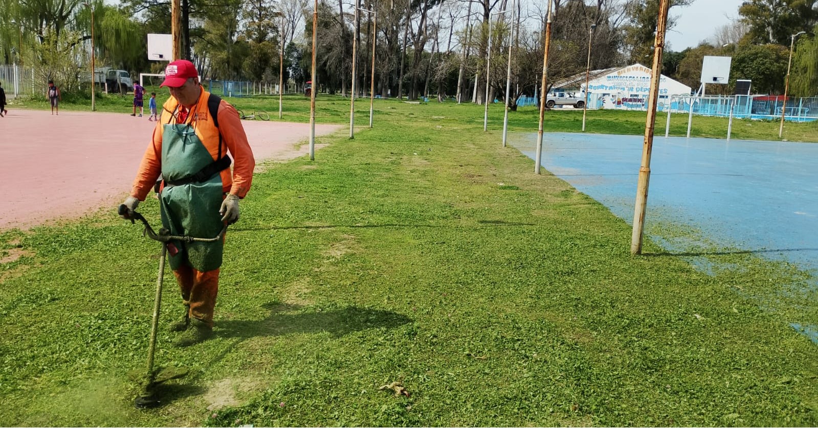 OPERATIVOS DE LIMPIEZA  PARA LAS CALLES Y ESPACIOS VERDES DE JOSÉ C. PAZ